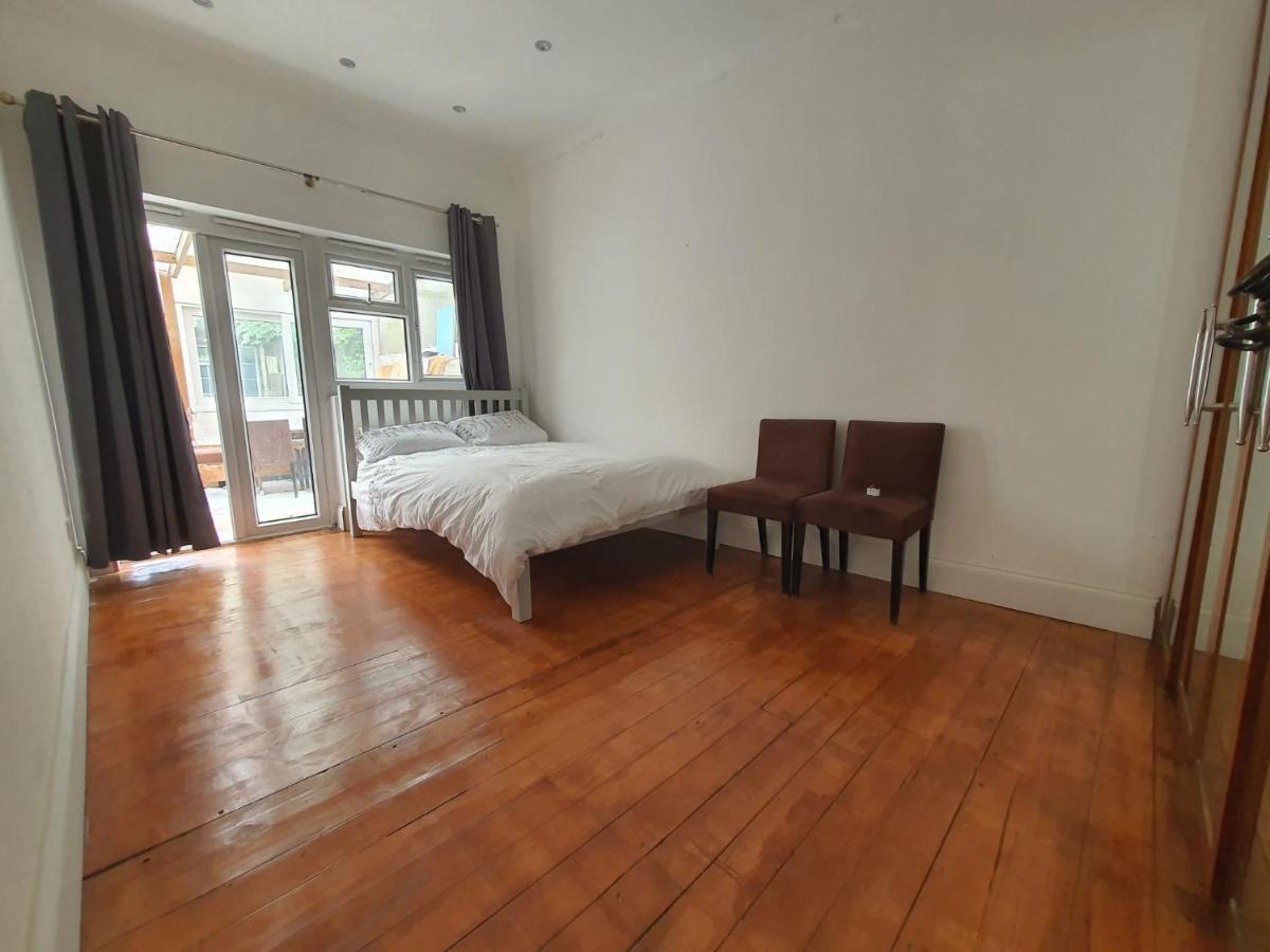 Private Room- Direct Travel Central/ Heathrow Лондон Екстериор снимка